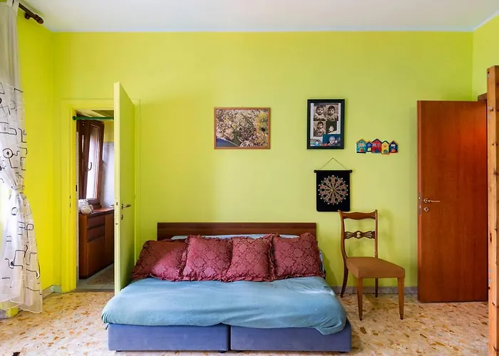 Fine Art House *